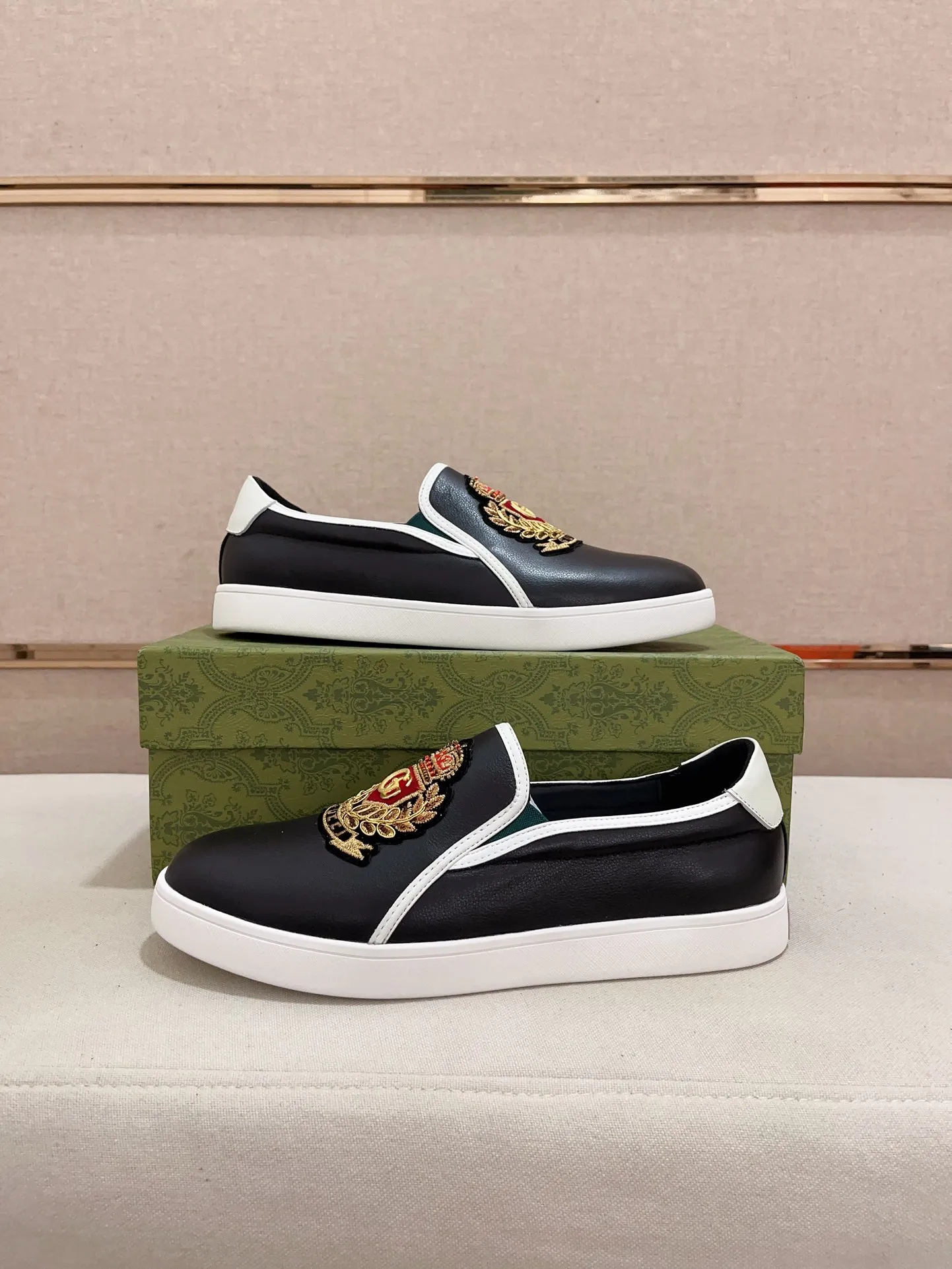 Men's clothing and shoes💰:440💰 (GUCCI) The latest model from the official website 🎁🎁Casual and fashionable men's shoes👟, hot style 💥The version is simple and elegant, exclusive for trendy men. Unique official website latest brand elements 👑Gucci original decoration, fashionable and generous, the fabric is original cowhide ✅sheepskin lining, the official website specifies wear-resistant casual outsole, the classic model is taken in kind at the counter🎬38-44 (45 is not returned or exchanged)